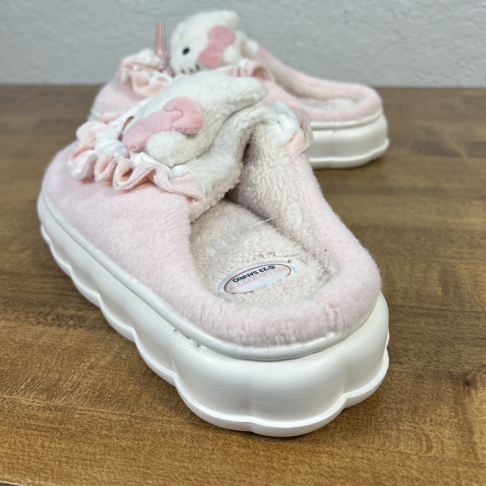 Sanrio HELLO KITTY Women's Plush Slippers Size 40-41 - Picture 3 of 16
